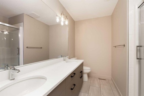 757 Riverhills Landing West, Lethbridge, AB - Indoor Photo Showing Bathroom
