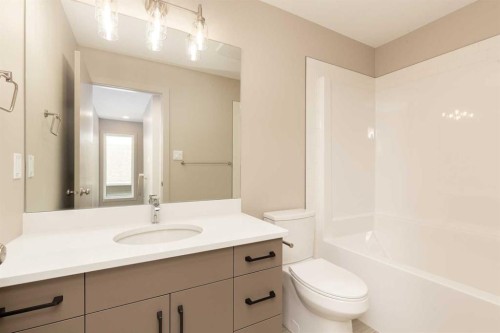 757 Riverhills Landing West, Lethbridge, AB - Indoor Photo Showing Bathroom