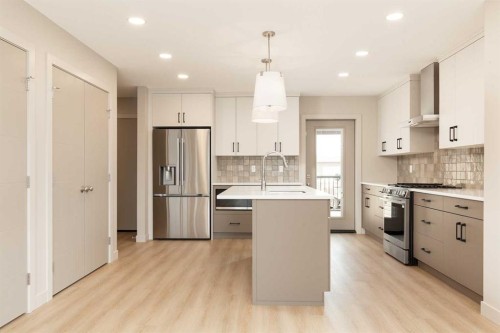 757 Riverhills Landing West, Lethbridge, AB - Indoor Photo Showing Kitchen With Upgraded Kitchen