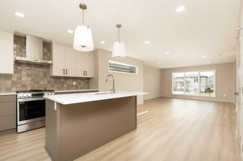 757 Riverhills Landing West, Lethbridge, AB - Indoor Photo Showing Kitchen