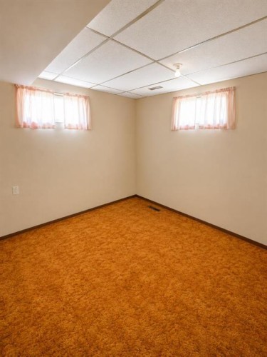220075 54, Magrath, AB - Indoor Photo Showing Basement