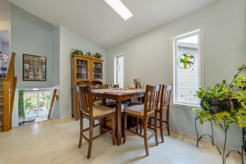 178 Peigan Court West, Lethbridge, AB - Indoor Photo Showing Dining Room