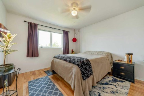 178 Peigan Court West, Lethbridge, AB - Indoor Photo Showing Bedroom