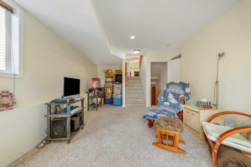178 Peigan Court West, Lethbridge, AB - Indoor