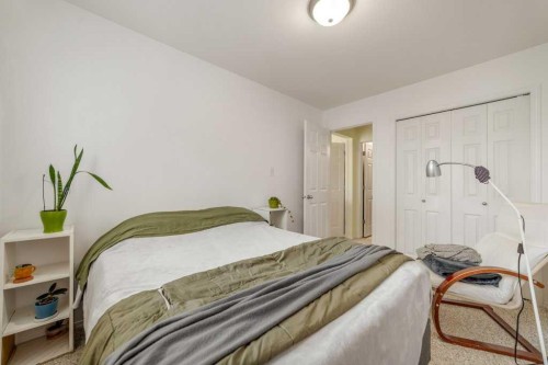 178 Peigan Court West, Lethbridge, AB - Indoor Photo Showing Bedroom