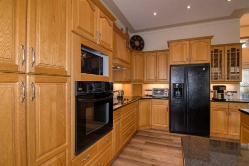 44 Fairmont Point South, Lethbridge, AB - Indoor Photo Showing Kitchen