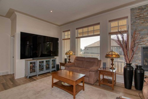 44 Fairmont Point South, Lethbridge, AB - Indoor Photo Showing Living Room