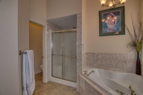 44 Fairmont Point South, Lethbridge, AB - Indoor Photo Showing Bathroom