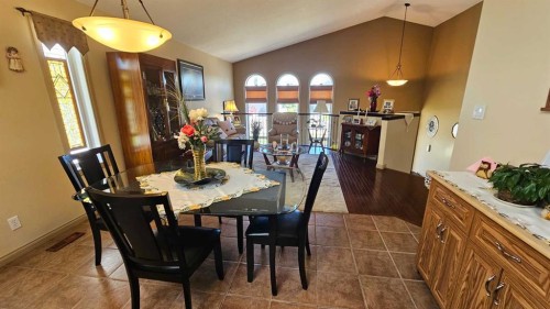 414 Gateway Crescent South, Lethbridge, AB - Indoor Photo Showing Dining Room