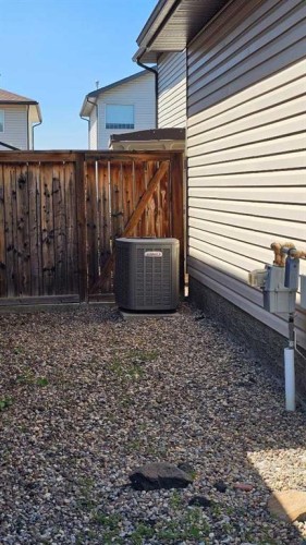 414 Gateway Crescent South, Lethbridge, AB - Outdoor