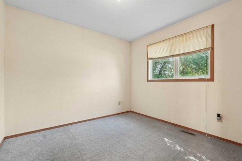 424 53 Avenue, Coalhurst, AB - Indoor Photo Showing Other Room