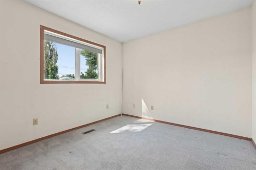 424 53 Avenue, Coalhurst, AB - Indoor Photo Showing Other Room