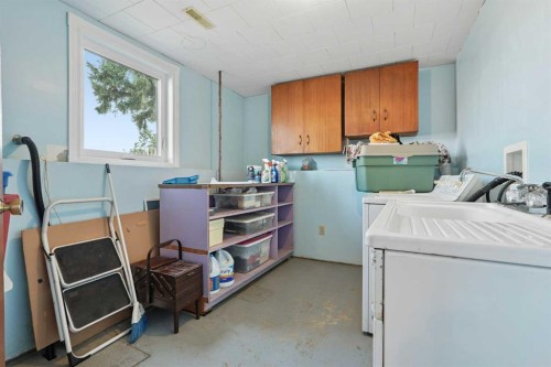 424 53 Avenue, Coalhurst, AB - Indoor Photo Showing Laundry Room