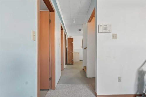 424 53 Avenue, Coalhurst, AB - Indoor Photo Showing Other Room