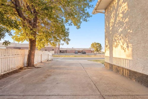 424 53 Avenue, Coalhurst, AB - Outdoor
