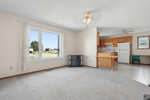 424 53 Avenue, Coalhurst, AB - Indoor Photo Showing Kitchen