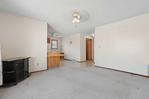 424 53 Avenue, Coalhurst, AB - Indoor Photo Showing Other Room