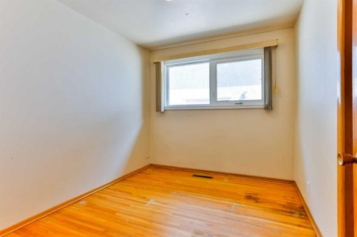 2206 16 Avenue South, Lethbridge, AB - Indoor Photo Showing Other Room