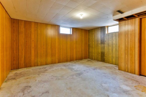 2206 16 Avenue South, Lethbridge, AB - Indoor Photo Showing Basement