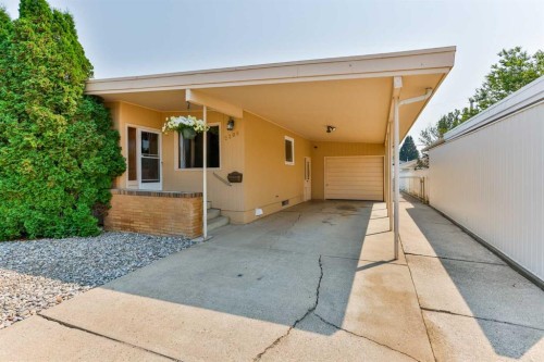 2206 16 Avenue South, Lethbridge, AB - Outdoor With Exterior