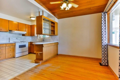 2206 16 Avenue South, Lethbridge, AB - Indoor Photo Showing Kitchen