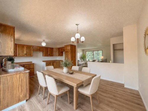 305 51 Avenue, Coalhurst, AB - Indoor Photo Showing Dining Room
