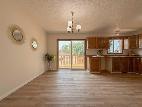 305 51 Avenue, Coalhurst, AB - Indoor Photo Showing Kitchen