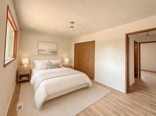305 51 Avenue, Coalhurst, AB - Indoor Photo Showing Bedroom