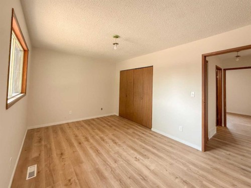 305 51 Avenue, Coalhurst, AB - Indoor Photo Showing Other Room