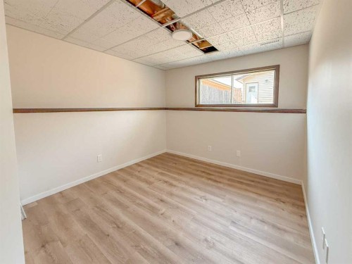 305 51 Avenue, Coalhurst, AB - Indoor Photo Showing Other Room