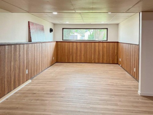 305 51 Avenue, Coalhurst, AB - Indoor Photo Showing Other Room