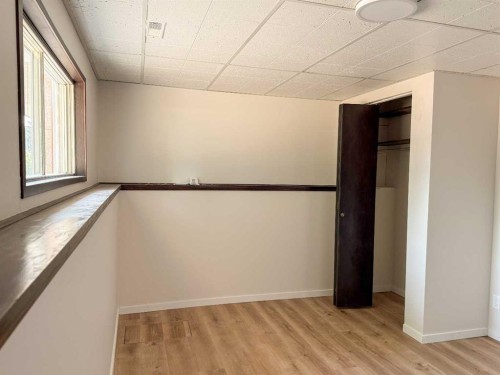 305 51 Avenue, Coalhurst, AB - Indoor Photo Showing Other Room