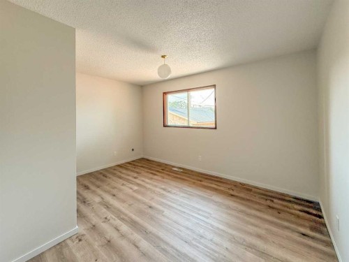 305 51 Avenue, Coalhurst, AB - Indoor Photo Showing Other Room