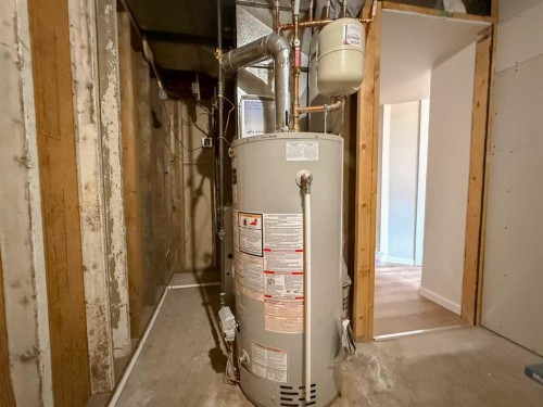 305 51 Avenue, Coalhurst, AB - Indoor Photo Showing Basement