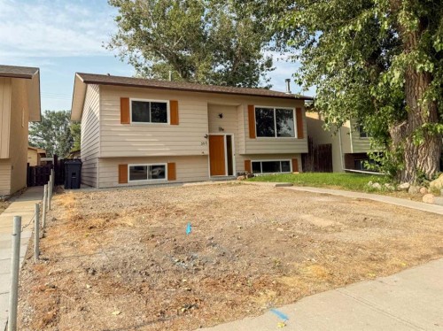 305 51 Avenue, Coalhurst, AB - Outdoor