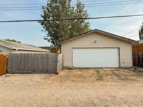 305 51 Avenue, Coalhurst, AB - Outdoor With Exterior