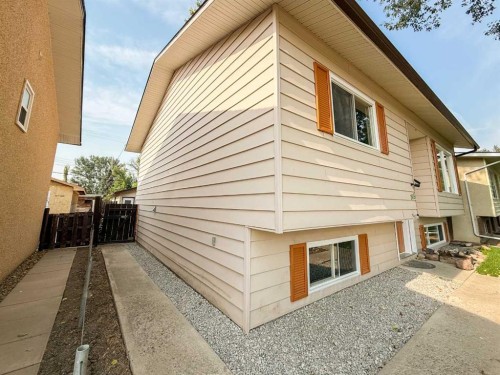 305 51 Avenue, Coalhurst, AB - Outdoor With Exterior