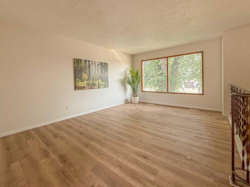 305 51 Avenue, Coalhurst, AB - Indoor
