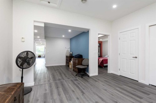 116 S 1 Street West, Magrath, AB - Indoor Photo Showing Other Room