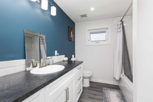 116 S 1 Street West, Magrath, AB - Indoor Photo Showing Bathroom