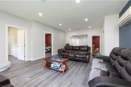 116 S 1 Street West, Magrath, AB - Indoor Photo Showing Living Room