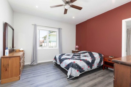 116 S 1 Street West, Magrath, AB - Indoor Photo Showing Bedroom