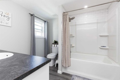 116 S 1 Street West, Magrath, AB - Indoor Photo Showing Bathroom