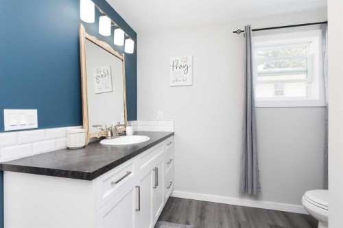 116 S 1 Street West, Magrath, AB - Indoor Photo Showing Bathroom