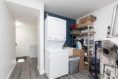 116 S 1 Street West, Magrath, AB - Indoor Photo Showing Laundry Room
