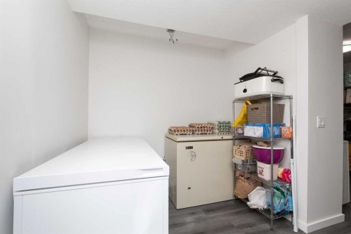 116 S 1 Street West, Magrath, AB - Indoor Photo Showing Laundry Room