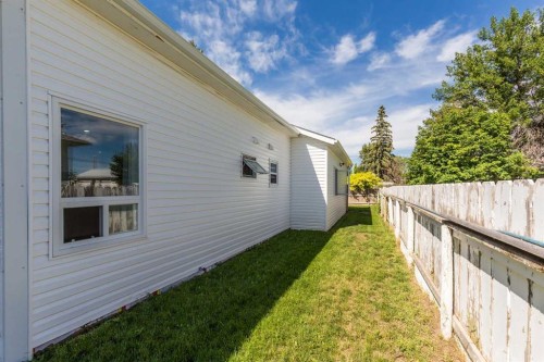 116 S 1 Street West, Magrath, AB - Outdoor With Exterior