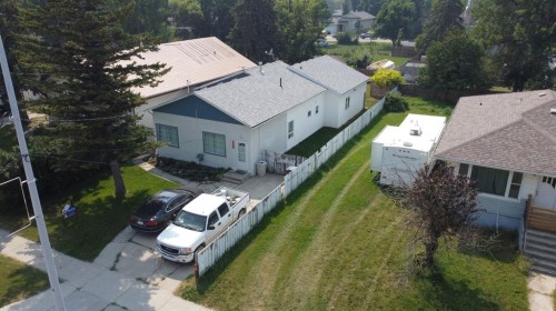 116 S 1 Street West, Magrath, AB - Outdoor