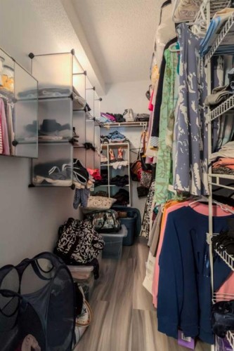 333-1237 4 Avenue South, Lethbridge, AB - Indoor With Storage