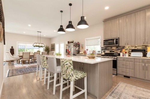 319 Canyon Boulevard West, Lethbridge, AB - Indoor Photo Showing Kitchen With Upgraded Kitchen